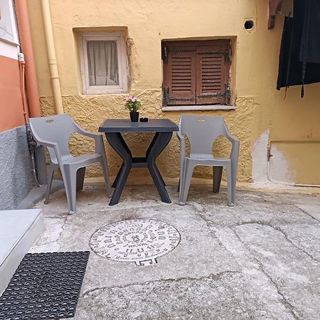 Newly Renovated Apartment Next To The Port Mantouki Eksteriør bilde